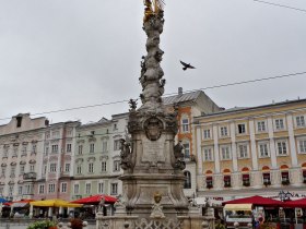 Hauptplatz Linz mit Pests&auml;ule, &copy; Mostviertel - O&Ouml; Mariazellerweg