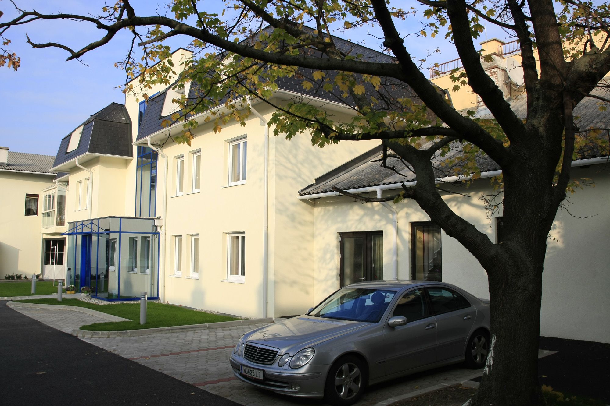 Hotel bejárat