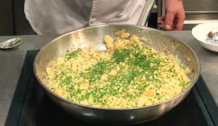 Sajtos nokedli – „Käsespätzle”, © Wirtshauskultur