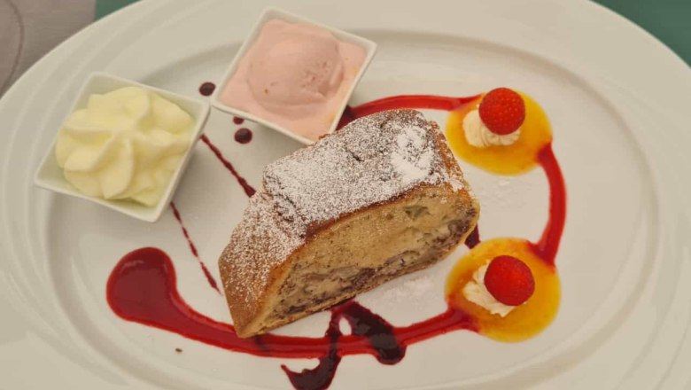 Apple strudel, &copy; Gut Theuretzbach - Reiterstube