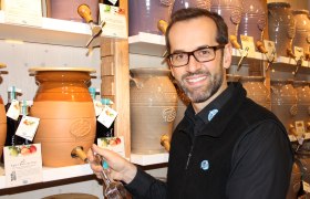 J&oacute; tan&aacute;cs a Vom Fass, &copy; Harald Hoffmann-Tombor