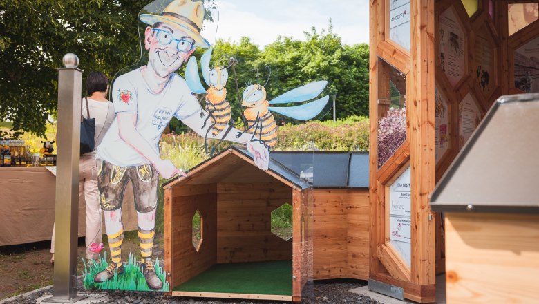 Entrance bee pavilion, &copy; Philip Baumgartner