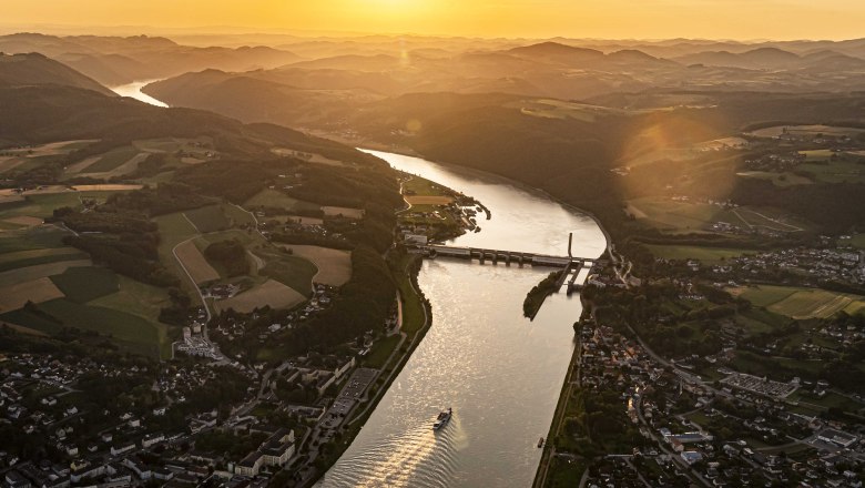 Blick auf das Donaukraftwerk, © Robert Herbst