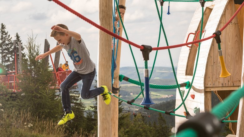 Climbing fun at the adventure playground, © Erlebnisalm Mönichkirchen, Martin Fülöp