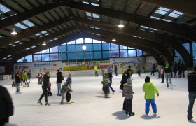 Eislaufen in der Naturfreunde Eislaufhalle, © Naturfreunde St. Pölten