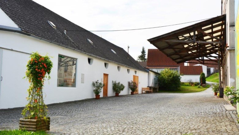 Courtyard view, &copy; Waldviertler Seminarhaus Gauguschm&uuml;hle