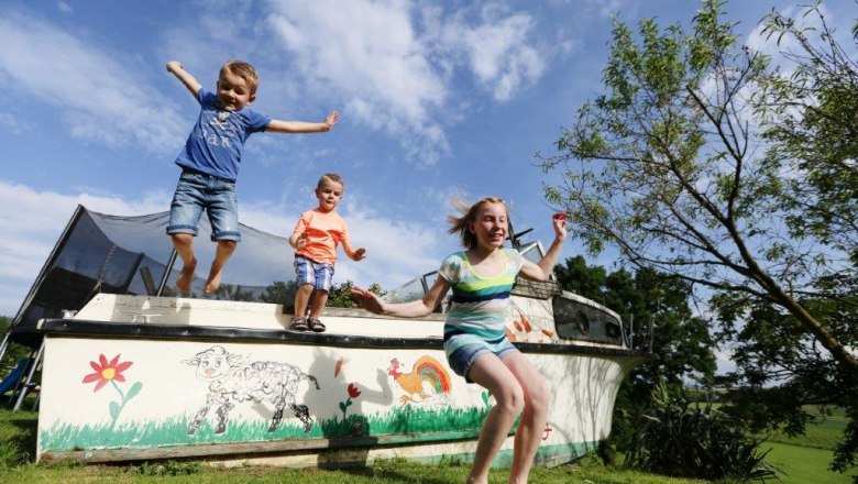 kerndlerhof_ship_children_-black_kingdom, © Schwarz-König
