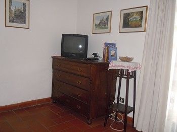 Nappali/hálószoba a teraszra vezető kijárattal