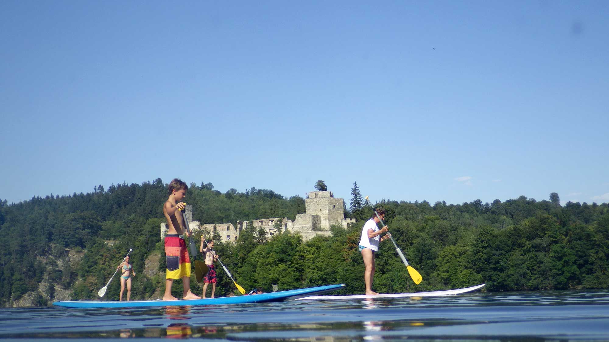 Stand up paddling a Dobrai víztározónál