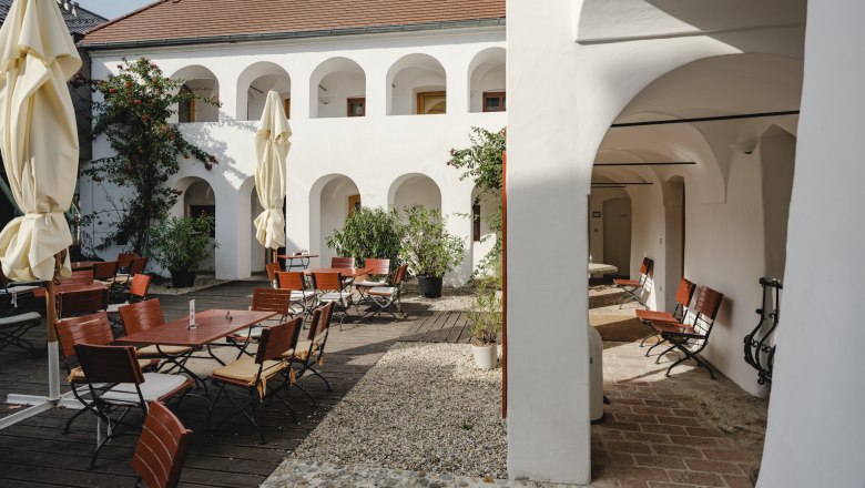Eisenhuthaus courtyard, © Michael Reidinger
