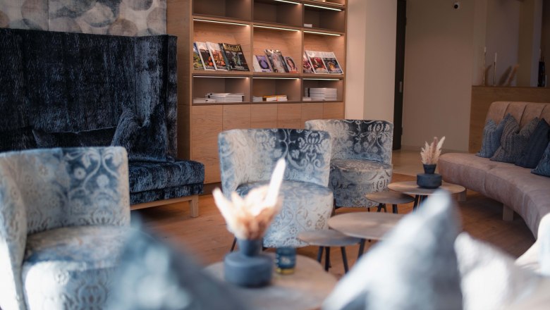 Seating in the Hotel Schachner lobby, © Hotel Schachner_MIKU Media