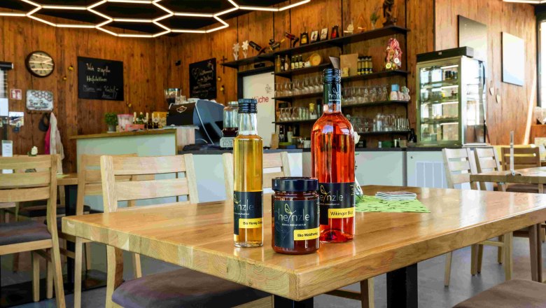 Bee Bar indoor area with honey products, &copy; Robert Herbst