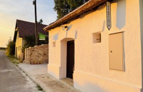 Cellar outside, &copy; Fam. Th&uuml;rr