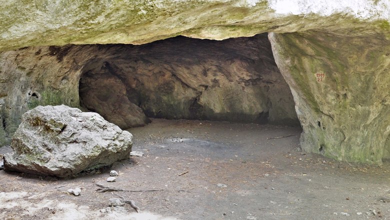 The King's Cave - a famous discovery site, © Michael Huber