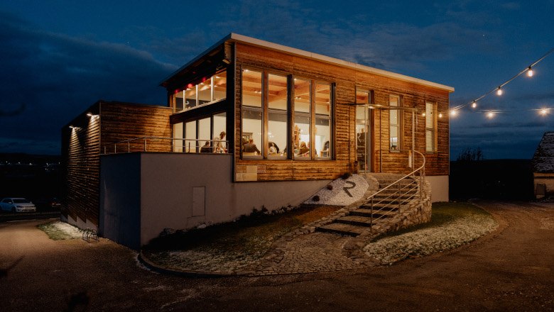 Wine tavern outside, © Weingut Rieder