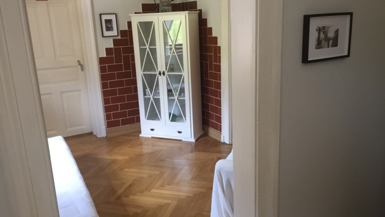 View towards the living room/bedroom in the former railroad attendant's apartment, © M. Schorn