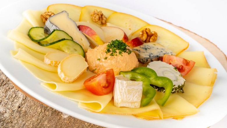 Food example at the wine tavern H&ouml;llm&uuml;ller in Joching, &copy; Familie H&ouml;llm&uuml;ller