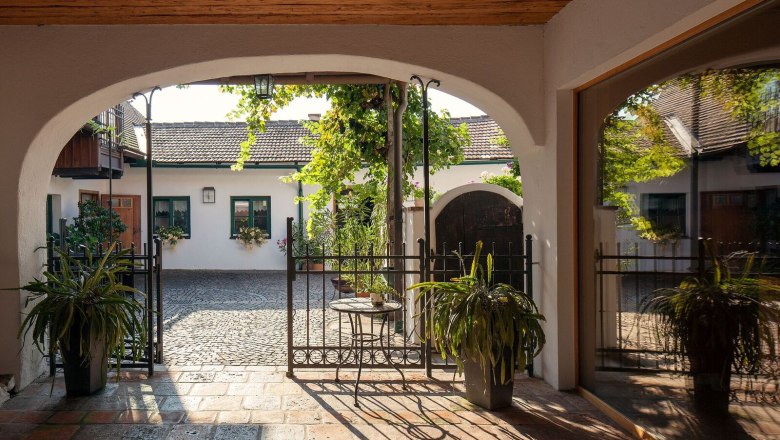 udvari_bej&aacute;rat_c_urbanushof_-leonhard-hilzensauer_előn&eacute;zet, &copy; Leonhard Hilzensauer