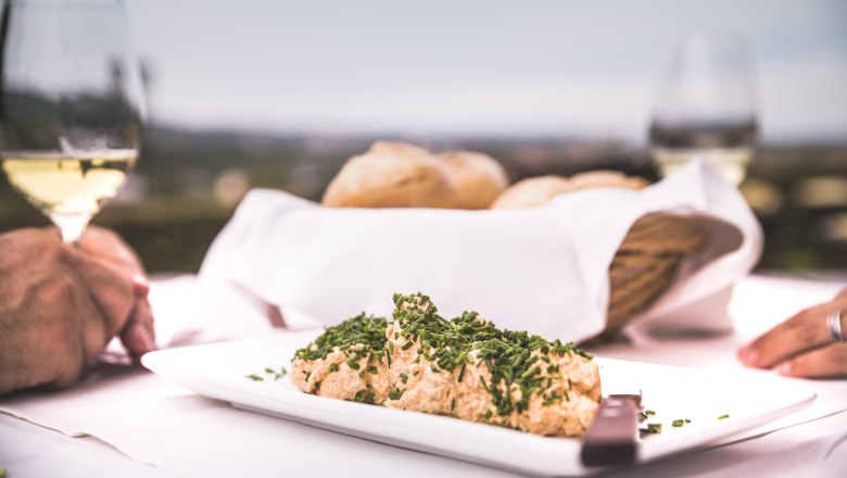 Enjoy fine spreads at a wine tavern, © Daniela Matejschek