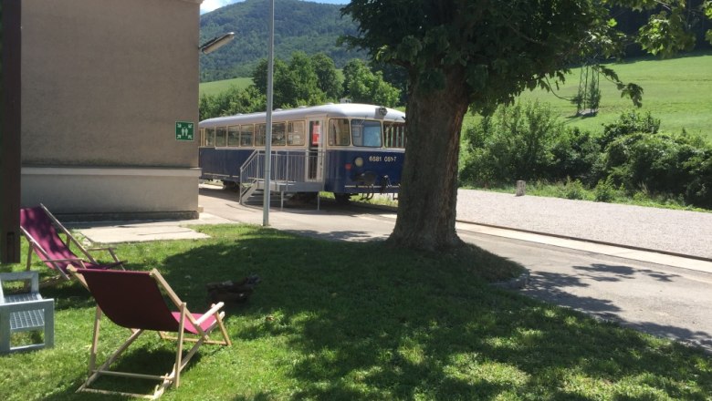 Deckchairs in front of the luggage cart, © M. Schorn