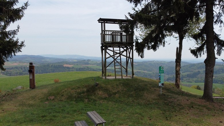 The viewpoint is located on the Luckerbauerriegel (789 m), &copy; WIA/CW