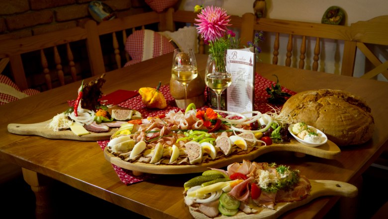 Heurigen snack, © Oberaigner