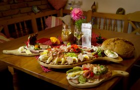 Heurigen snack, © Oberaigner