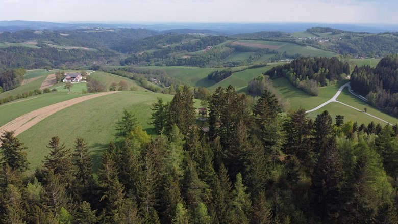 View as far as southern Burgenland and eastern Styria, &copy; WIA/CW