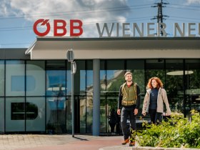 Nyilv&aacute;nos &eacute;rkez&eacute;s a b&eacute;cs&uacute;jhelyi vas&uacute;t&aacute;llom&aacute;sra, &copy; Wiener Alpen in Nieder&ouml;sterreich - Bad Erlach