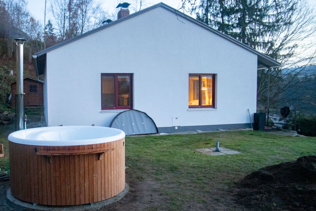 HOT TUB-mal