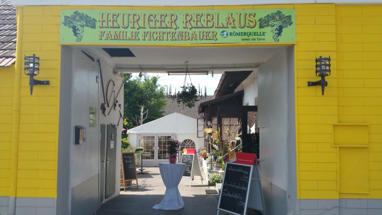 Come in, &copy; Reblaus