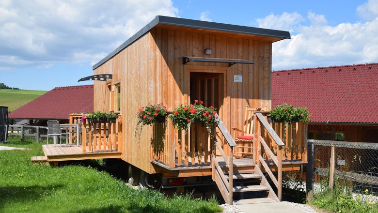 Hangulatos lak&oacute;kocsi az Esperanza farmon, &copy; Mag.a Martina Kotzina, Esperanza- Zentrum f&uuml;r tierunterst&uuml;tzte P&auml;dagogik