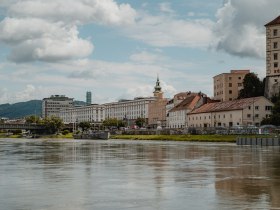 Radfähre "Donaubus" auf der Donau von Ottensheim nach Linz, © WGD Donau Oberösterreich Tourismus GmbH