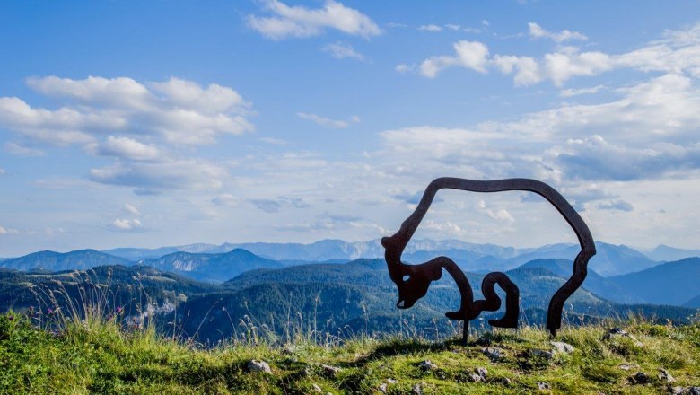 The iron Ötscher bear awaits the hikers, © Ludwig Fahrnberger