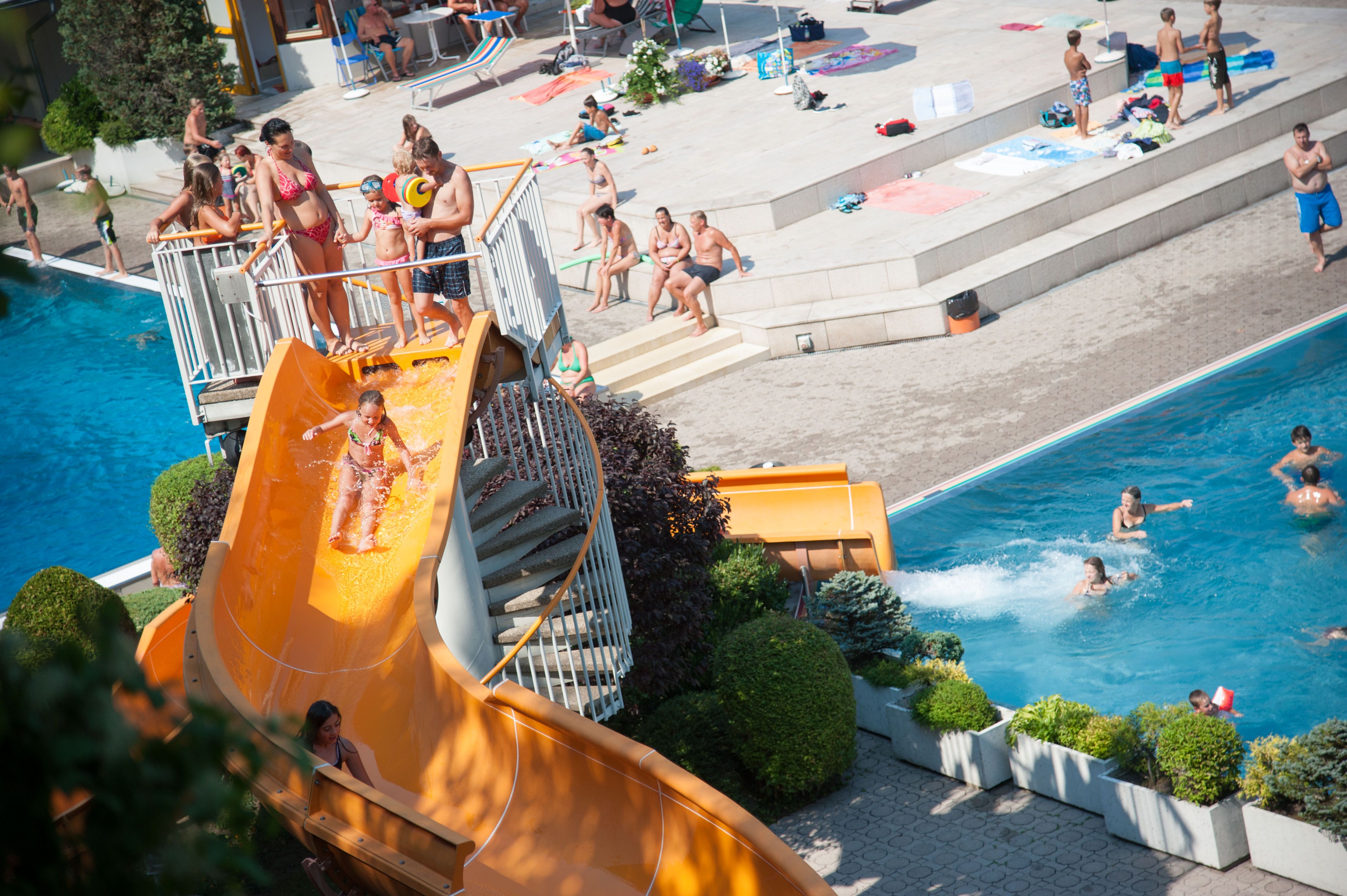 Gyorsan lefelé a csúszdán...