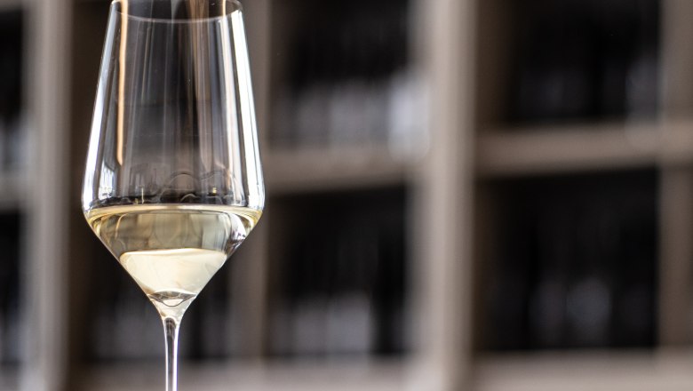 Wine glass, &copy; Weinviertel Tourismus / Doris Schwarz-K&ouml;nig