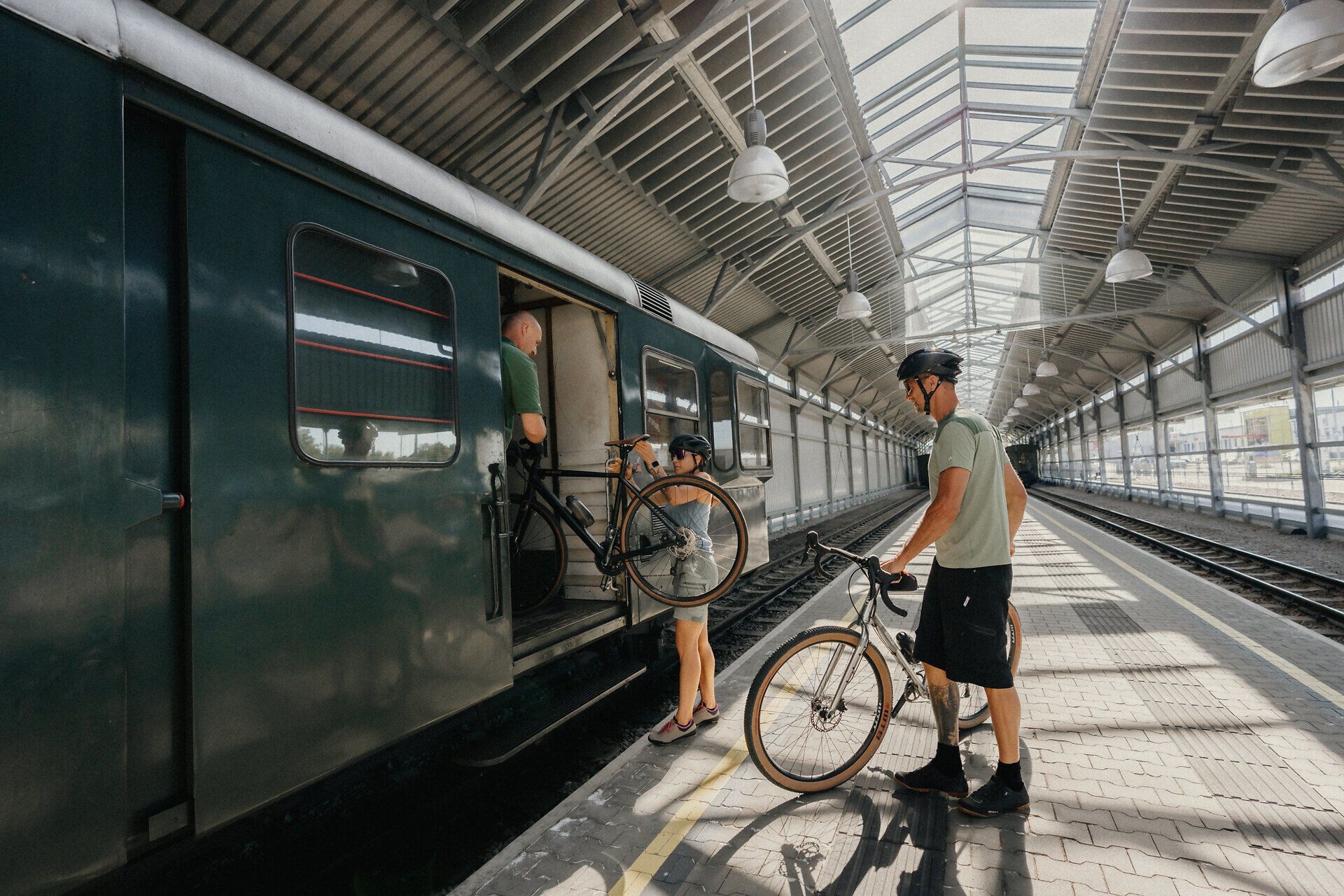 Vasfüggöny ösvény