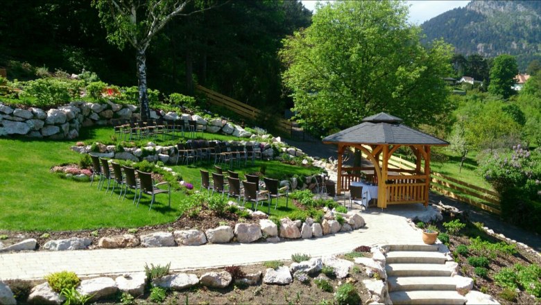Panoramic garden with wedding pavilion, &copy; Schubertlinde