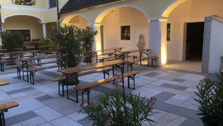 Wine tavern Eckl Arkaden, &copy; Heurigen Eckl