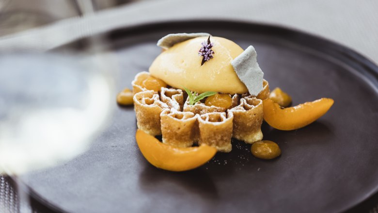 Weinser waffle with apricot sorbet, &copy; Nieder&ouml;sterreich Werbung/David Schreiber