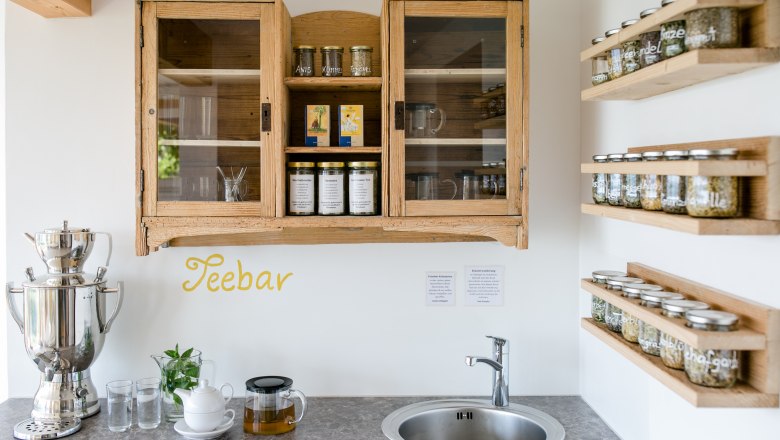 Herbs and tea bar, © Sandra Wagner