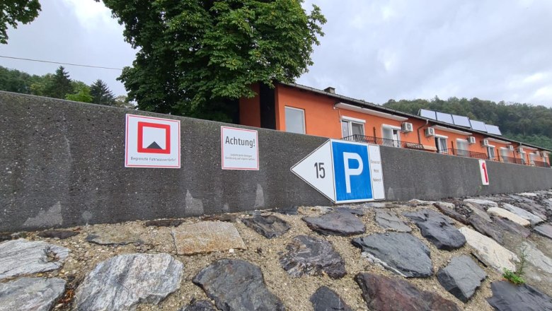 "Die Donaurast" guest jetty information boards, &copy; Fischwirtshaus Landmotel "Die Donaurast"