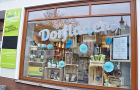 Outdoor area - display of the village store in Artstetten, &copy; Nadine Sunk