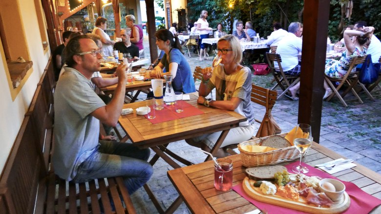 20ers Buschenschank (typical tavern), &copy; Zwanziger