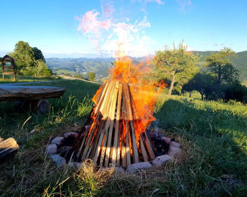 hangulatos t&aacute;bortűz, &copy; Familie Schweighuber