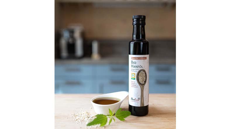 Organic hemp oil, &copy; Hanfland