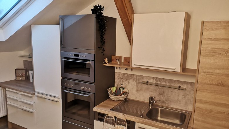 Csal&aacute;di lak&aacute;s - konyha jobbra, &copy; &copy; HomeW4, Sonja Wiesinger