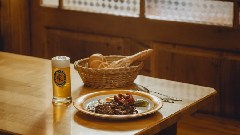 The pale Fiakerbräu goes well with Fiaker goulash, © Niederösterreich Werbung/Rita Newman