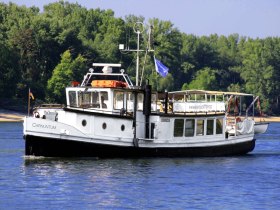 F&auml;hrverbindung mit der "Carnuntum" Hainburg-Devin &copy; Event Schifffahrt Haider, &copy; Donau Nieder&ouml;sterreich Tourismus GmbH