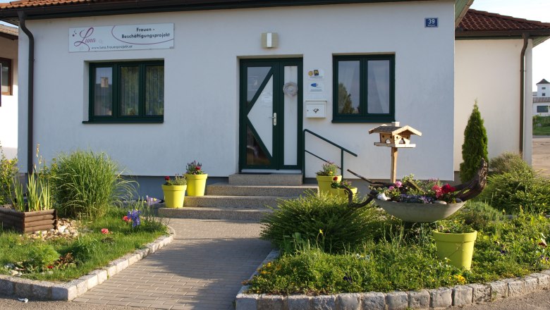 Luna women's project, &copy; LUNA Frauenprojekt